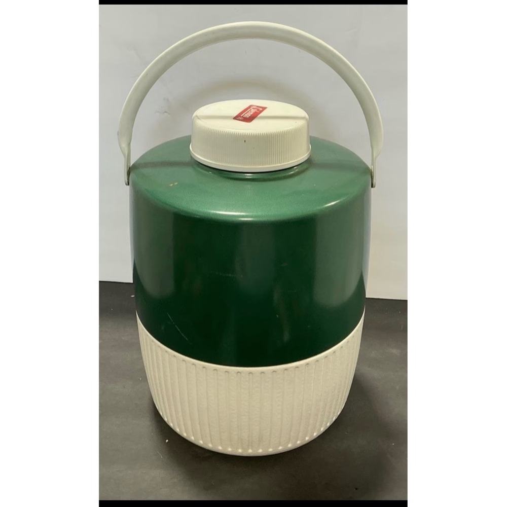 Coleman Water Jug 2 Gallon Green Good Vintage Spigot Insulated Cooler - Picture 3 of 4